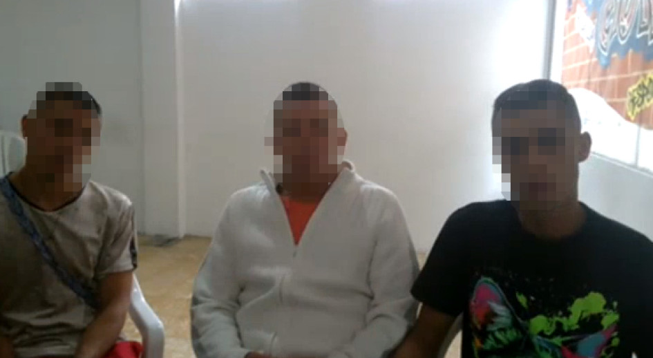 Los tres capturados, residentes en Ciudadela del Norte, serían miembros de una banda dedicada a la venta de estupefacientes. Los tres capturados, residentes en Ciudadela del Norte, serían miembros de una banda dedicada a la venta de estupefacientes.