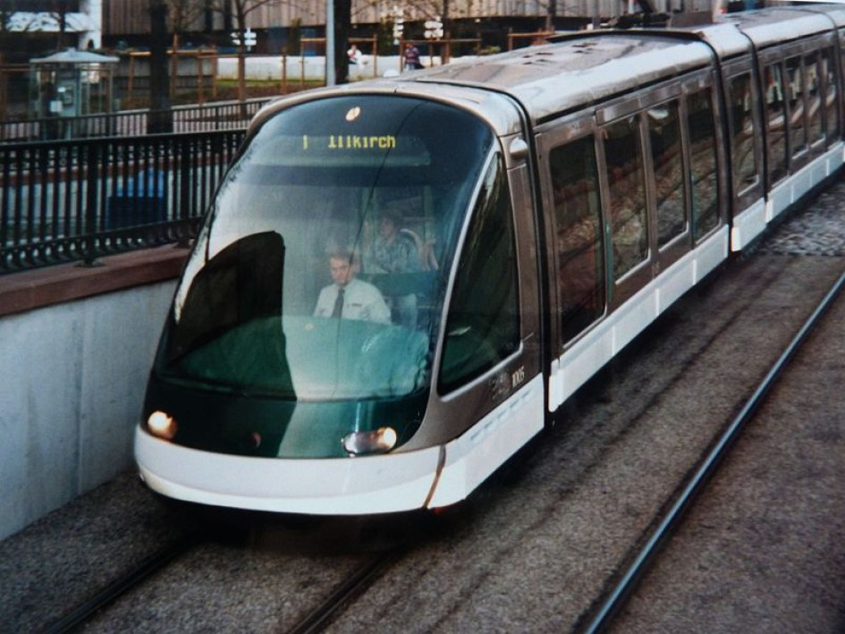 Uno de los trenes del tranvía de Estrasburgo dio marcha atrás por motivos aún sin esclarecer.