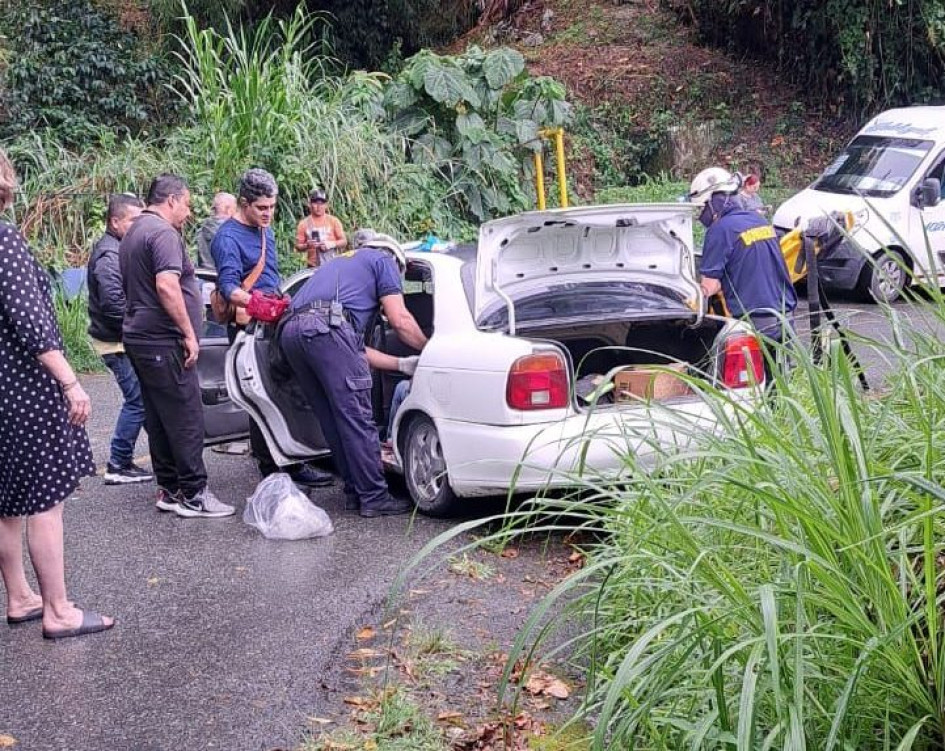 El choque de esta mañana. Foto de Bomberos.