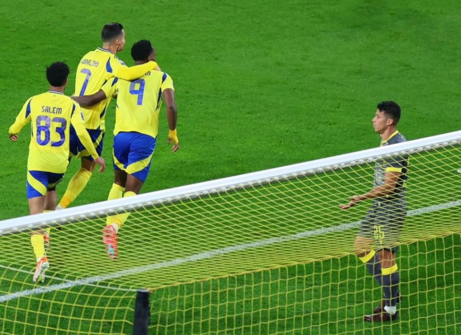 Debut para el colombiano Jhon Durán en el Al-Nassr y celebración con el portugués Cristiano Ronaldo de uno de los cuatro goles en la victoria 4-0 ante el Al-Wasl. Debut para el colombiano Jhon Durán en el Al-Nassr y celebración con el portugués Cristiano Ronaldo de uno de los cuatro goles en la victoria 4-0 ante el Al-Wasl.