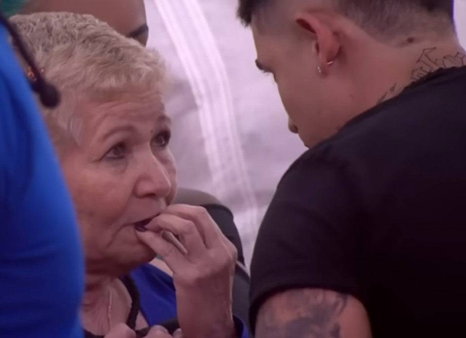 La Abuela, influencer de Chinchiná (Caldas), con su hijo Daniel durante una visita en La Casa de los Famosos. La Abuela, influencer de Chinchiná (Caldas), con su hijo Daniel durante una visita en La Casa de los Famosos.