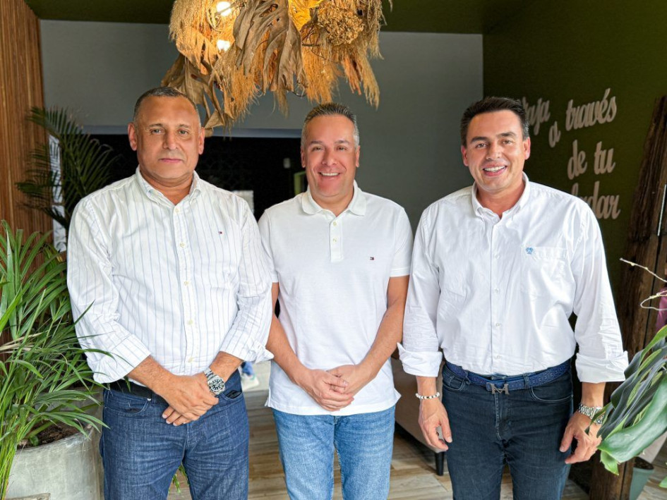 Alcaldes Mauricio Salazar Peláez, de Pereira; James Padilla García, de Armenia, y Jorge Eduardo Rojas Giraldo, de Manizales.