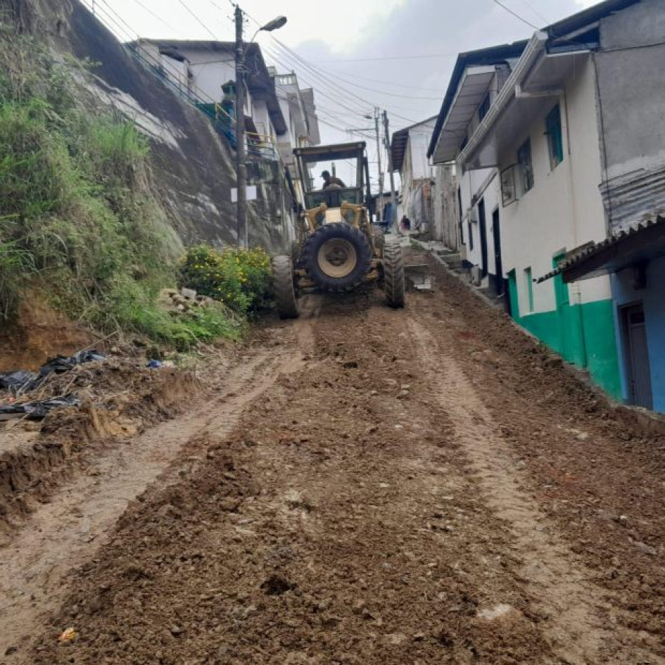 Rehabilitación del tramo vial de la calle 9 entre carreras 7 y 5 para optimizar el paso vehicular y reducir los embotellamientos forman parte de las intervenciones de la Alcaldía de Neira.
