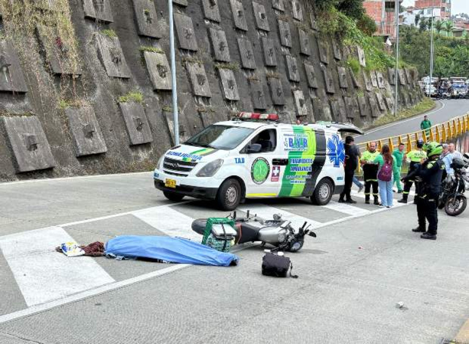 Foto| LA PATRIA Sitio del choque entre moto y volqueta. Foto| LA PATRIA Sitio del choque entre moto y volqueta.
