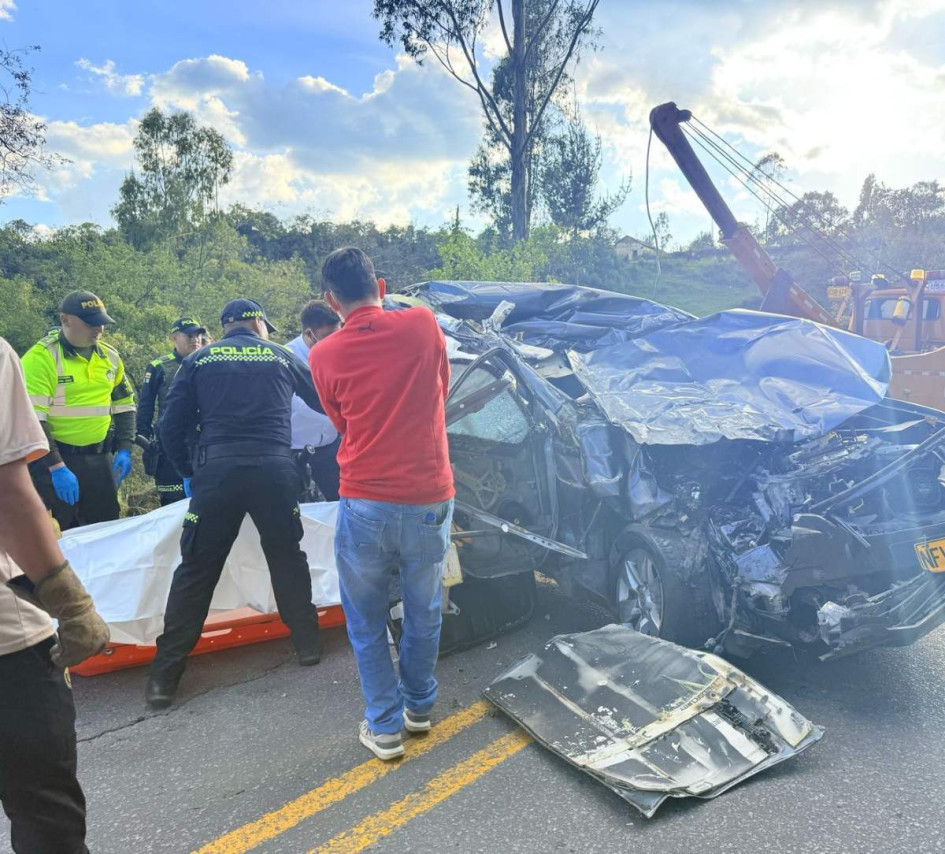 El carro se habría quedado sin frenos y se salió de la vía. 