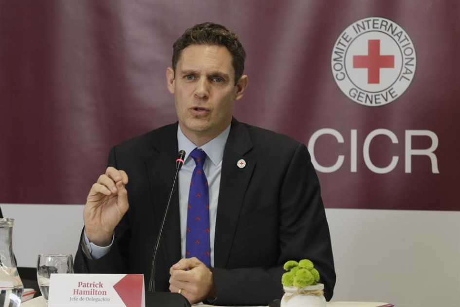 El jefe de la delegación en Colombia del Comité Internacional de la Cruz Roja (CICR), Patrick Hamilton, habla durante la presentación del informe ‘Retos Humanitarios 2025’ este jueves, en Bogotá (Colombia).