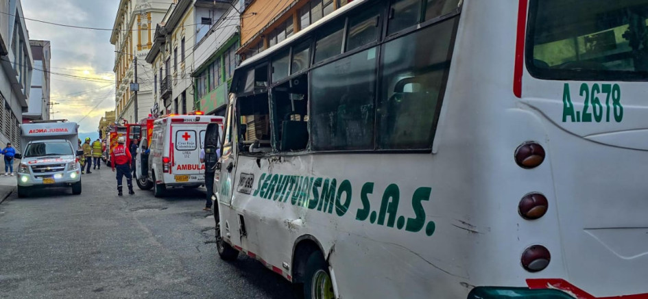 Foto | GER | LA PATRIA El choque ocurrió en la carrera 20 con calle 21 de Manizales. Foto | GER | LA PATRIA El choque ocurrió en la carrera 20 con calle 21 de Manizales.