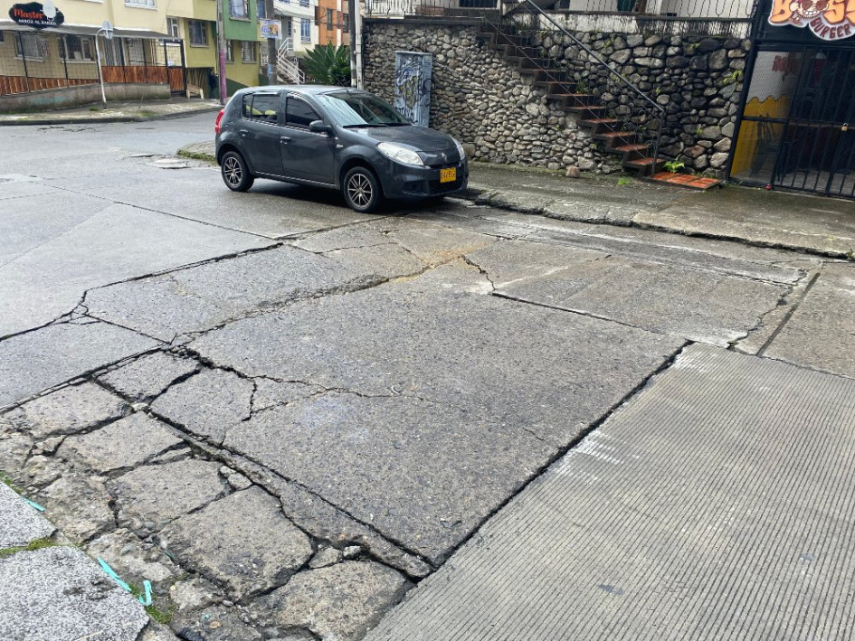 Esta vía es concurrida debido al acceso que tiene a la avenida Kevin Ángel. Esta vía es concurrida debido al acceso que tiene a la avenida Kevin Ángel.