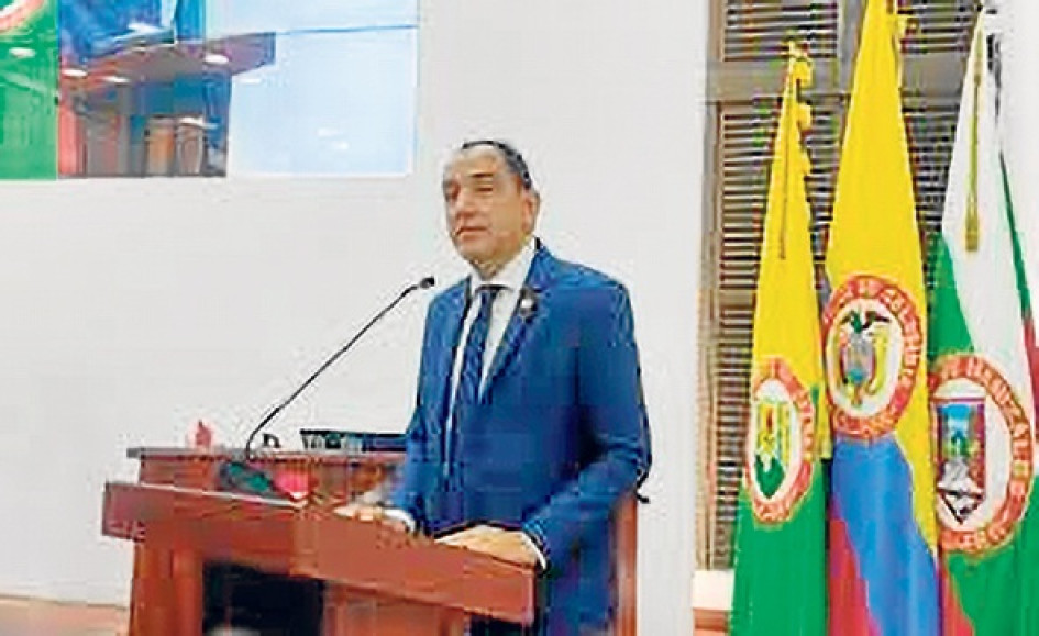 Bastante polémica ha levantado el futuro de la ciclobanda de la avenida Santander, retrasada por la Alcaldía para obtener una solución. Además de eso, desatinado resultó el comentario del presidente del Concejo, Julián Andrés Osorio. Los árboles son materas y las críticas le resbalan Foto | Archivo | LA PATRIA