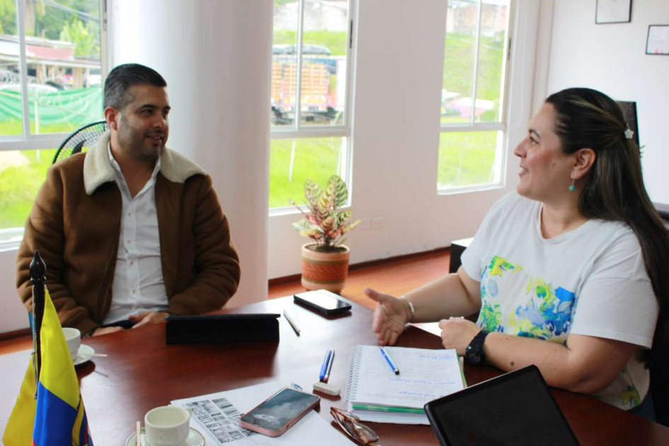 Cristina Otálvaro sostuvo encuentros con los alcaldes de la región. Cristina Otálvaro sostuvo encuentros con los alcaldes de la región.