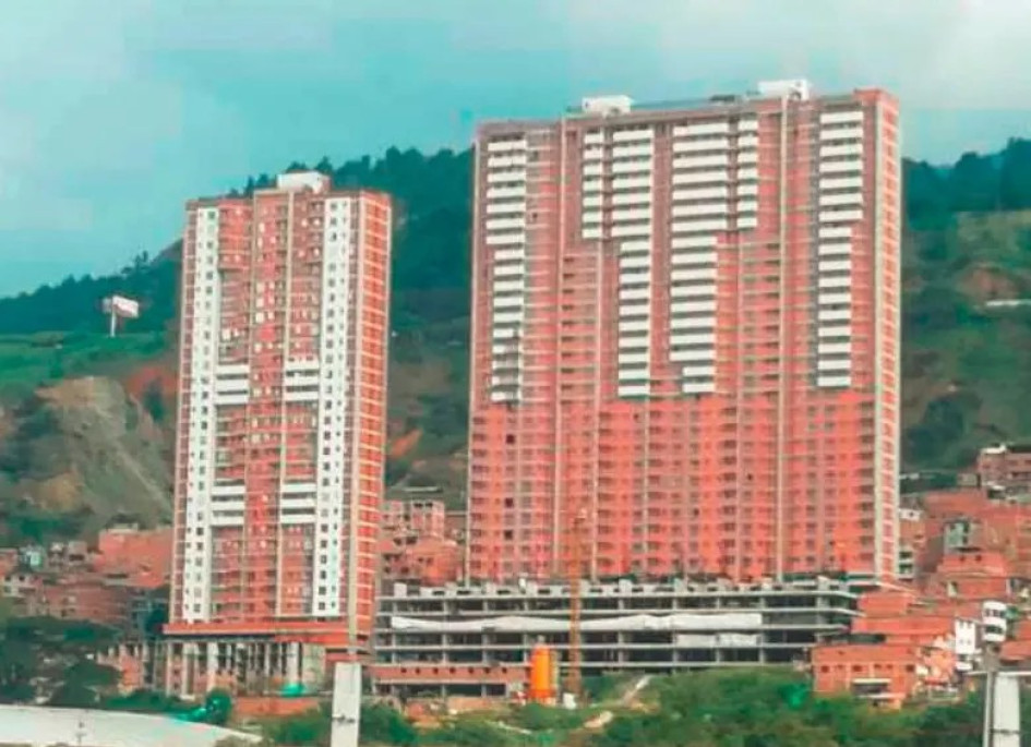 En el edificio, ubicado en Bello, ocurrió el ataque, segundo del que se salva el joven bogotano. En el edificio, ubicado en Bello, ocurrió el ataque, segundo del que se salva el joven bogotano.