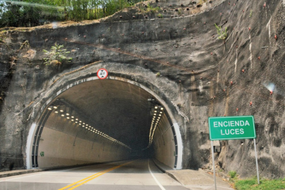 El accidente ocurrió en el Túnel de Irra, ubicado en la vía que comunica a Manizales con Medellín. El accidente ocurrió en el Túnel de Irra, ubicado en la vía que comunica a Manizales con Medellín.