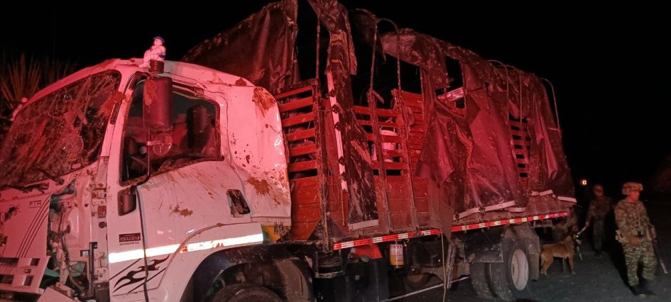 Ataque con explosivos a vehículo militar en el sur del Cauca Ataque con explosivos a vehículo militar en el sur del Cauca