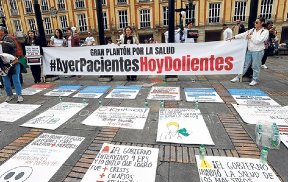 La decisión del presidente, Gustavo Petro, de convocar una consulta popular para que sean las urnas las que determinen el futuro de sus reformas a la salud y laboral, trabadas en el Congreso, calentó el ambiente político en el país. La decisión del presidente, Gustavo Petro, de convocar una consulta popular para que sean las urnas las que determinen el futuro de sus reformas a la salud y laboral, trabadas en el Congreso, calentó el ambiente político en el país.