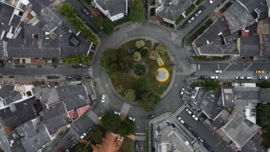 Manizales: las 4 obras que se cayeron en La Estrella tras críticas al diseño preliminar, en Al Frente de Obra Recuento de las cuatro obras descartadas en la intervención que planea la Alcaldía de Manizales para remodelar el barrio La Estrella, en Al Frente de Obra.