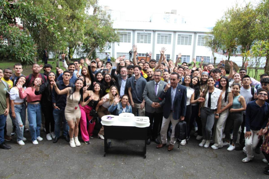 El edificio de la Facultad de Ciencias Sociales y Jurídicas de la Universidad de Caldas antes era la sede del Seminario Mayor de Manizales. Desde 1984, los estudiantes de la entonces Facultad de Derecho empezaron a recibir su clases allí. El edificio de la Facultad de Ciencias Sociales y Jurídicas de la Universidad de Caldas antes era la sede del Seminario Mayor de Manizales. Desde 1984, los estudiantes de la entonces Facultad de Derecho empezaron a recibir su clases allí.