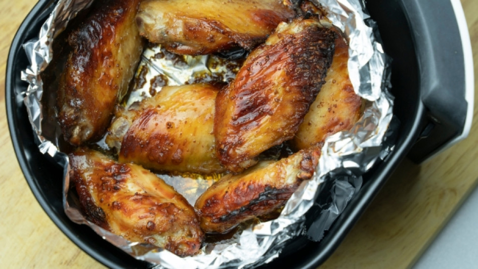 se-puede-meter-aluminio-en-la-freidora-de-aire Pollo en freidora de aire