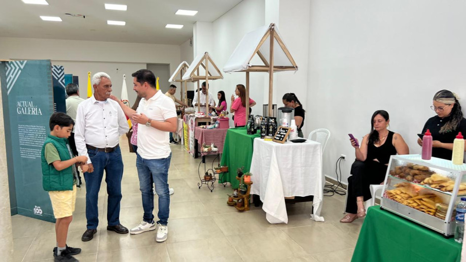 Celebraron los 100 años de la plaza de mercado de Anserma con exposición fotográfica y feria de emprendimiento. 