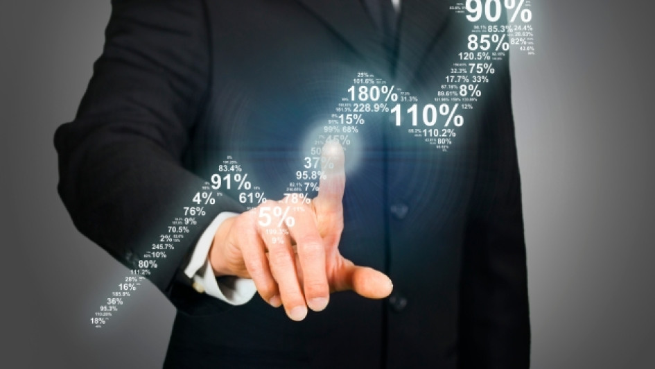 Mano tocando una flecha que sube