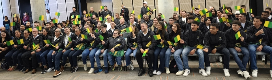 Los atletas, tanto convencionales, como paralímpicos, elegidos en el programa de Deportista Apoyado de la Gobernación de Caldas. Acá posan para la foto.