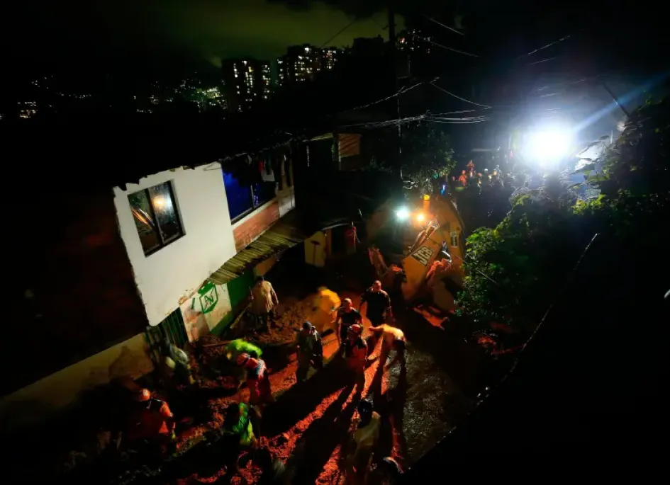 Por las fuertes lluvias registradas este jueves se registró un derrumbe en zona urbana de Sabaneta (Antioquia).