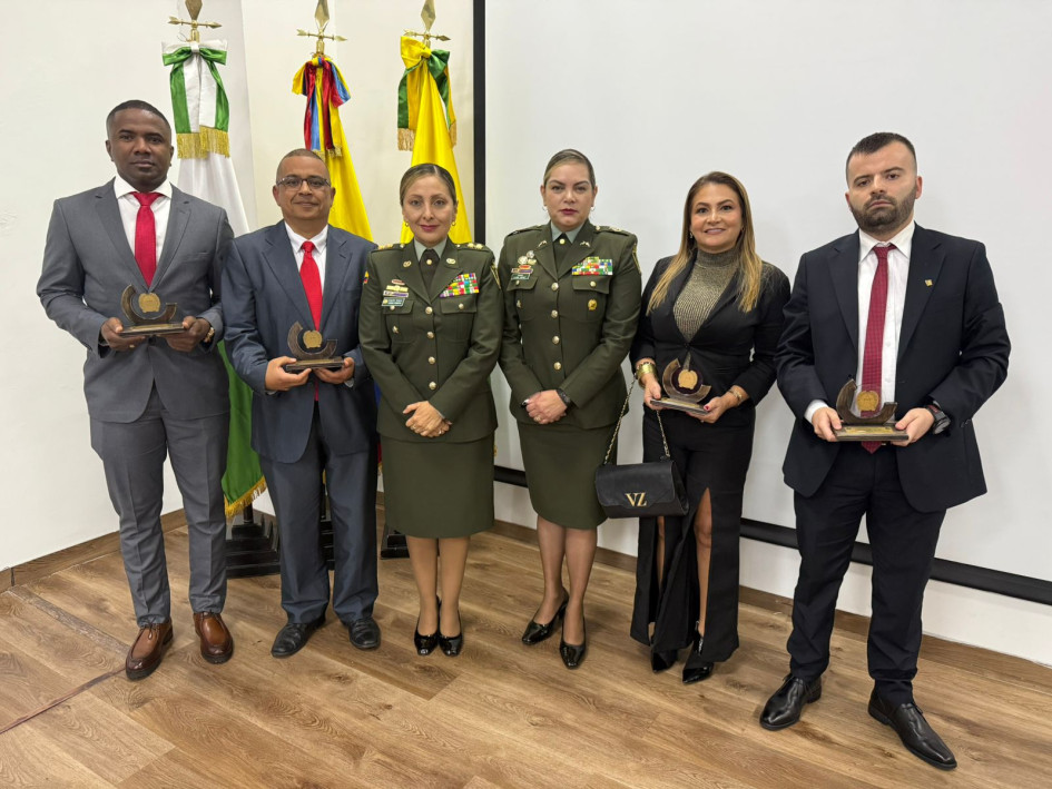 Los homenajeados por la Policía.