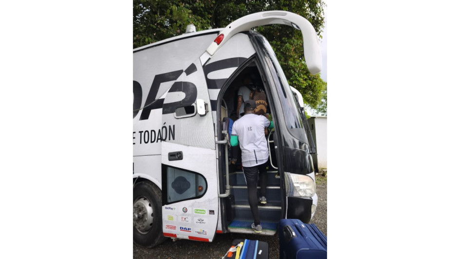 El Once Caldas salió este lunes de su sede deportiva con rumbo a Medellín.