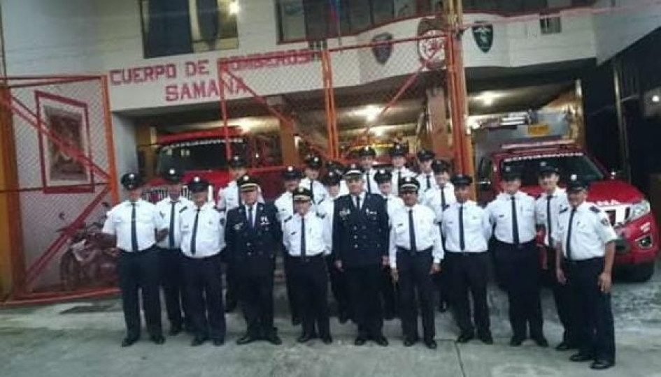 Integrantes del Cuerpo de Bomberos de Samaná, en sus 55 años de servicio.