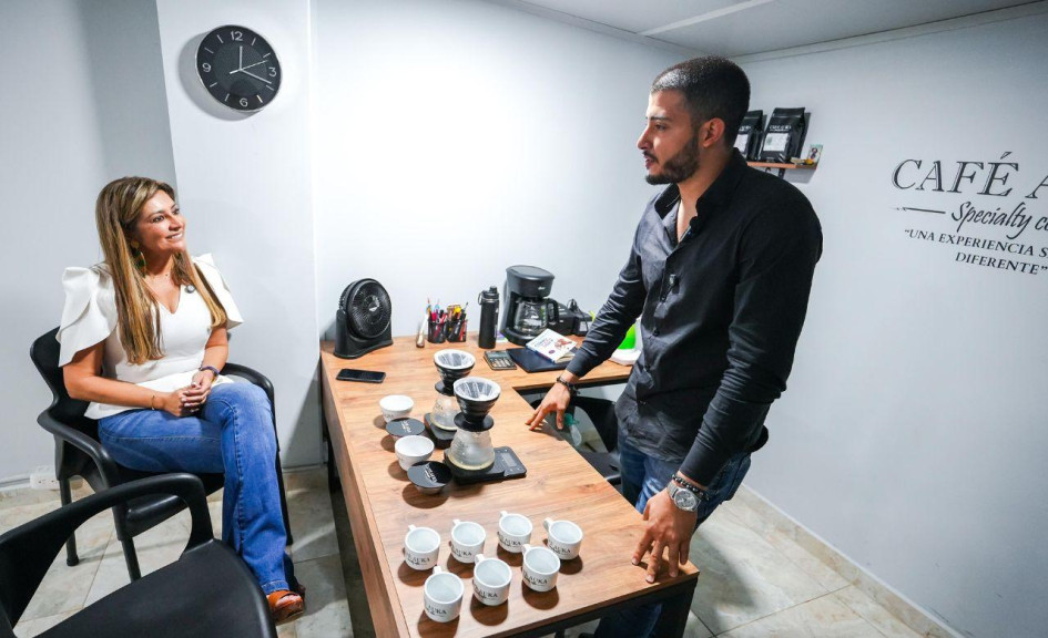 César Enrique Bonilla Moncayo compartió con la gobernadora del Tolima, Adriana Magali Matiz.