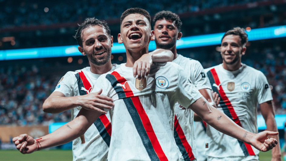 El argentino Claudio ‘Diablito’ Echeverri anotó de tiro libre.