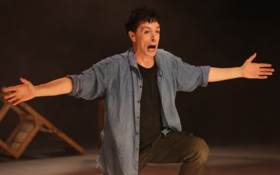 Roberto Peloni, actor de la obra El Brote, sorprendió el año pasado con su actuación como Beto y con sus gestos durante cada interpretación en el Festival Internacional de Teatro de Manizales.