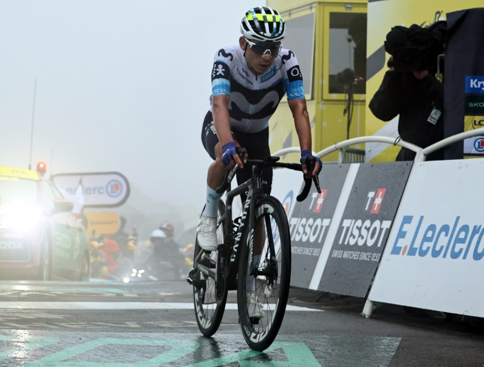 El ciclista colombiano Einer Rubio al final de la etapa de este jueves en el Tour de Francia. 