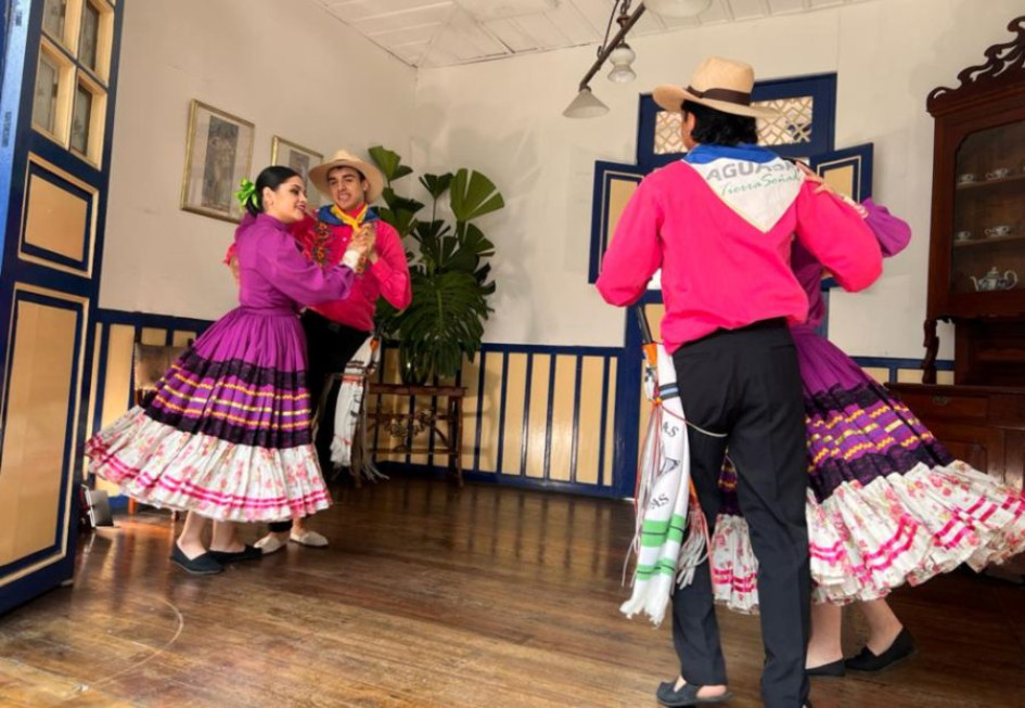El Festival Nacional del Pasillo también exalta la danza durante este evento que expone la música andina colombiana.