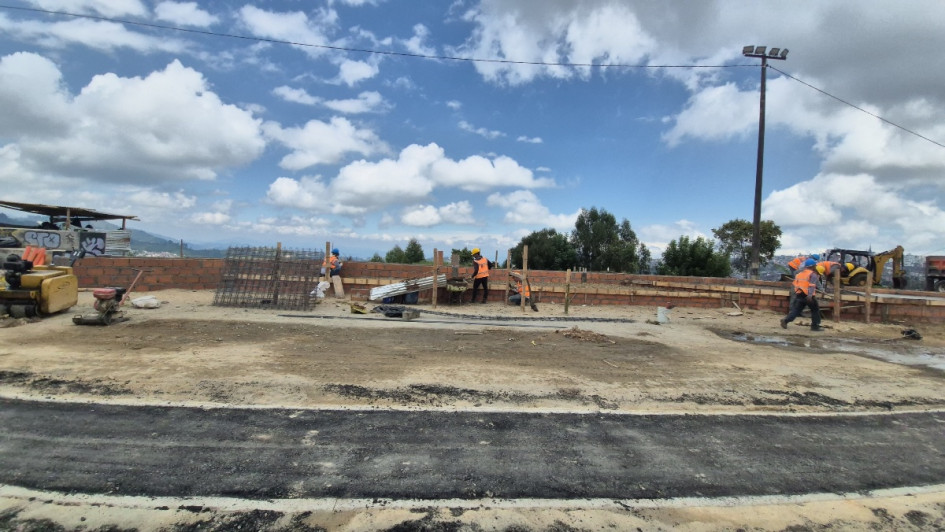 Le construyen un altar al paisaje: un mirador con atracciones deportivas se ejecuta en Manizales. Según ciudadanos, la cancha dejó de inundarse. Quieren alejar las drogas.