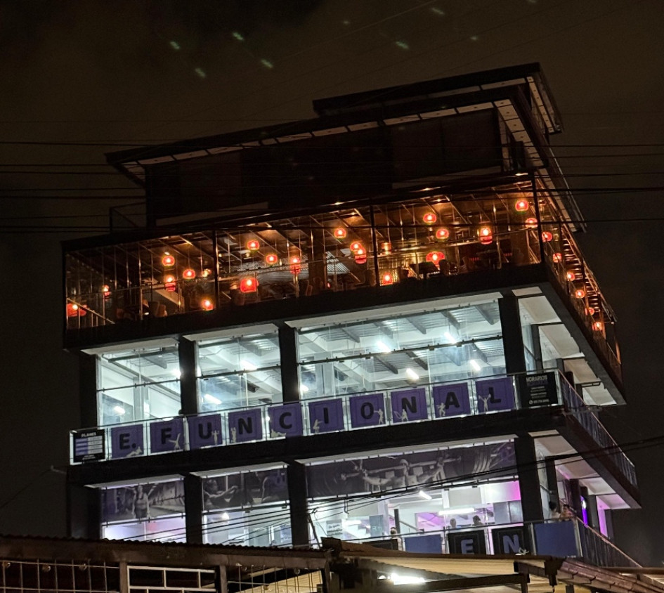 Piso Cuatro abrió sus puertas el pasado 2 de mayo para ampliar la oferta gastronómica de Villamaría, su aparición ha sido de gran éxito.