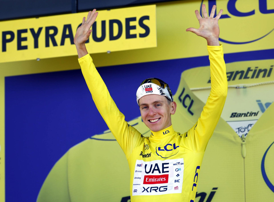 El esloveno Tadej Pogacar tuvo el mejor tiempo de la contrarreloj, en la etapa 13 del Tour de Francia, y continúa vestido de amarillo.