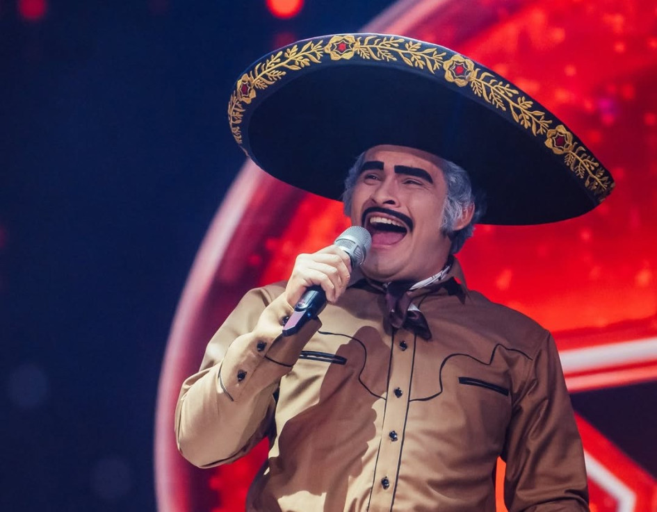 Foto | Tomada de Caracol Televisión | LA PATRIA  La tercera vez que Víctor Serna participó en el reality de Yo Me Llamo fue cuando ganó el premio y el título de mejor doble de Vicente Fernández.