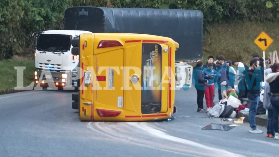 Entre los afectados por el volcamiento del Rápido Tolima hay una menor de edad, quien habría sufrido lesiones de consideración.