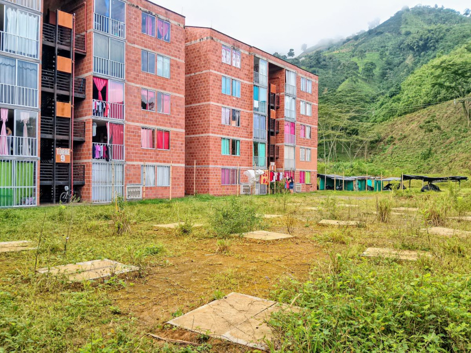 El fallido proyecto de Mil Viviendas del exgobernador de Caldas Luis Carlos Velásquez cimentó la decepción en Chinchiná. La Alcaldía y la Gobernación prometen cumplirles a 20 familias que esperan un hogar desde hace tres años.