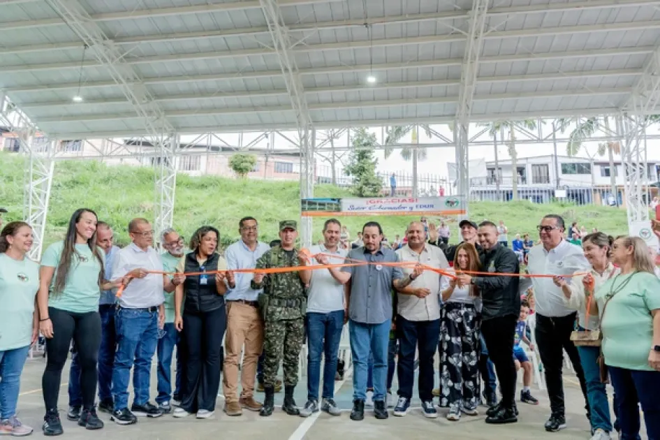 Este fin de semana la Gobernación de Risaralda entregó la cubierta de la cancha del barrio Boston de Pereira.