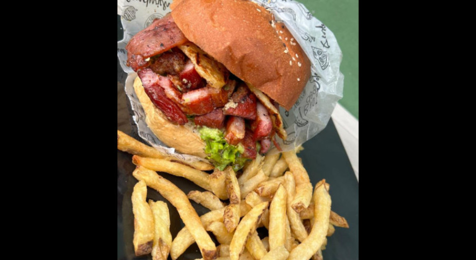 Esta es la hamburguesa que prepararon en Burguer Parrilla para el reto sazón. 