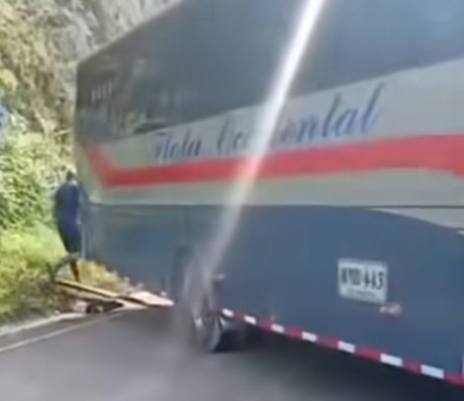 El bus fue interceptado hacia las 5:00 de la mañana del lunes 7 de julio en el sector conocido como Muindó a pocos metros de Risaralda 