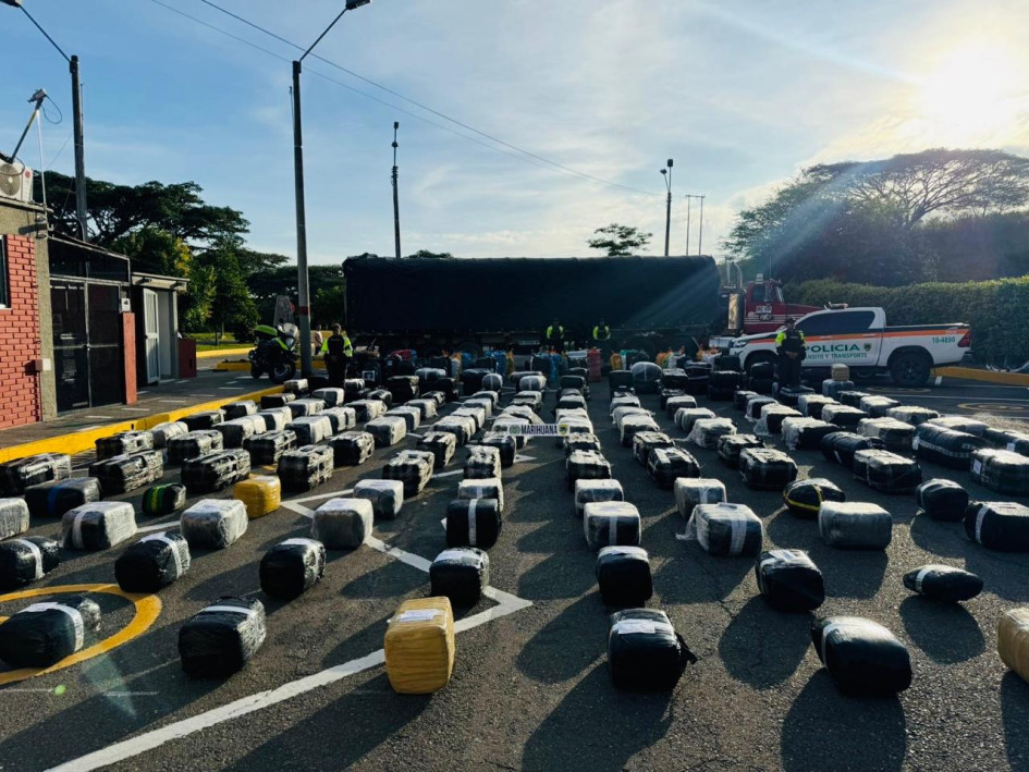 Video: hallan casi cinco toneladas de marihuana ocultas entre bultos de cebollas en una tractomula