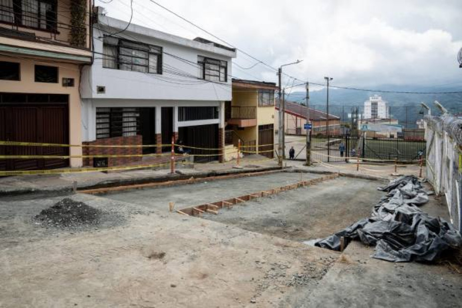 Foto I Cortesía Alcaldía de Manizales I LA PATRIA  Este colegio entre Campohermoso y Chipre recibe cada vez más estudiantes. Por eso, es clave que la vía fuera recuperada. La Alcaldía de Manizales le invierte a la calle 81 millones de pesos.