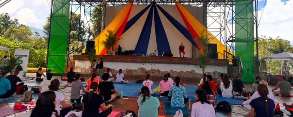 El yoga sirve para mejorar el estado físico y mental de las personas. 