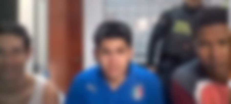 Los tres capturados irán a juicio por dos delitos.