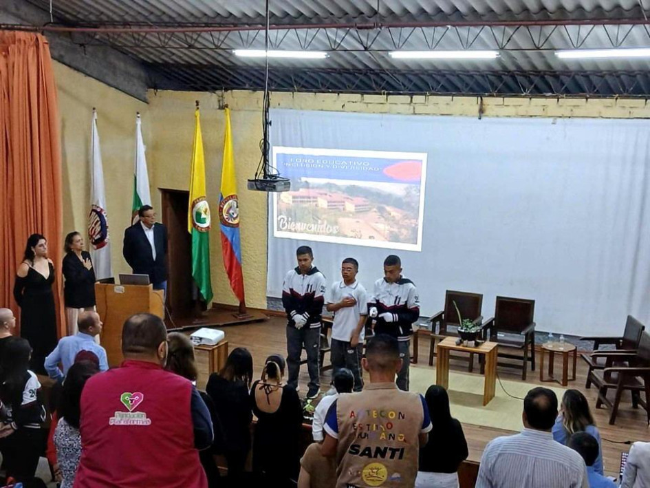 En el INEM conversaron con el fin de aplicar fortalezas y oportunidades para mejorar las estrategias aplicadas por las instituciones educativas.