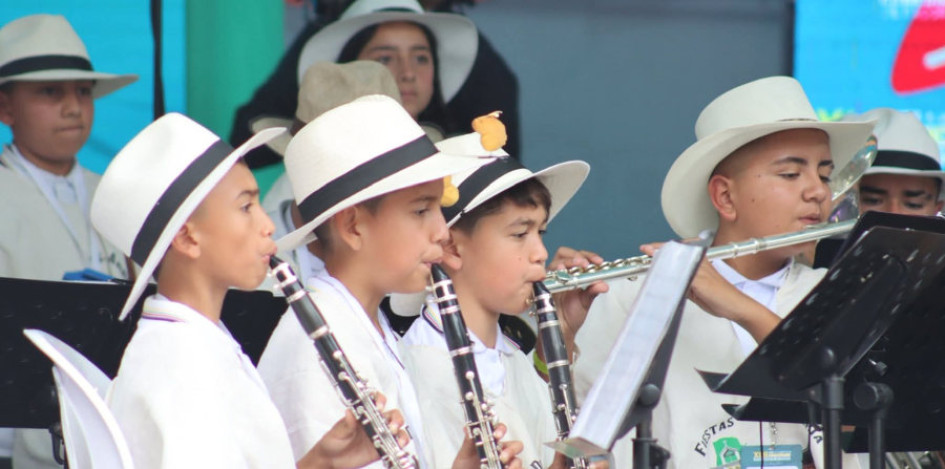 Los estudiantes interpretan sus mejores temas luego de varias semanas de ensayo.