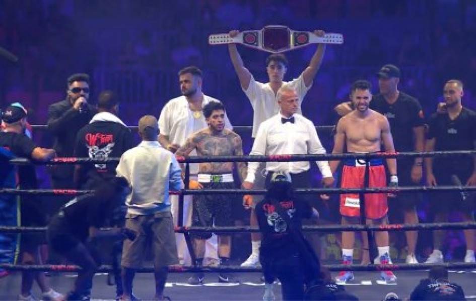 En el combate principal entre The Grefg y Westcol el árbitro ha sentenció KO técnico y el español se alzó con la victoria.