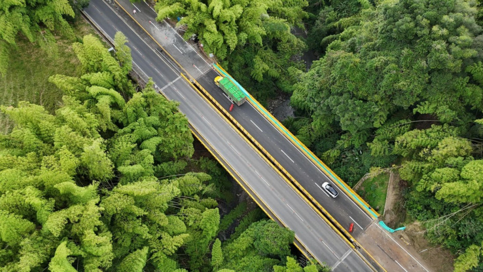 El Eje Cafetero recuperó un puente de 60 metros que es clave para la conexión entre Manizales y Pereira. Así se ve la obra renovada, que cerró la vía durante 22 meses.